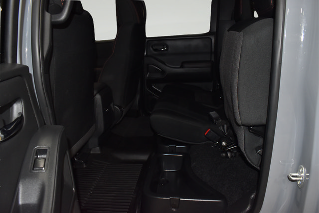 Used 2024 Nissan Frontier PRO-4X w/ Technology Package AWD/4WD image 11