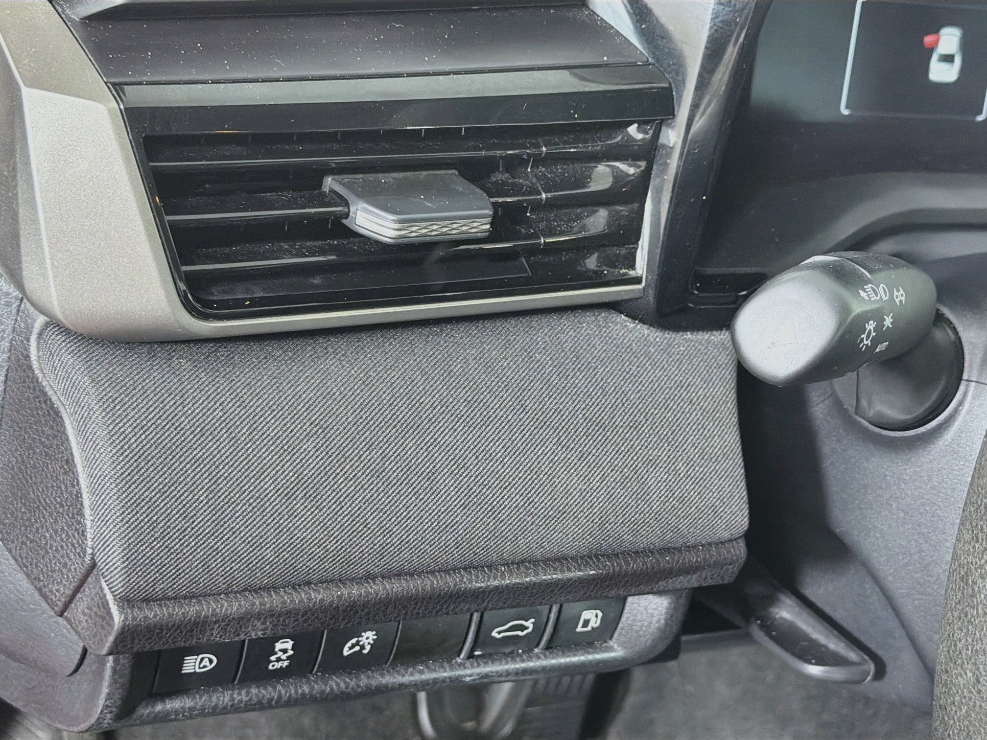 Used 2025 Toyota Camry LE FWD image 17