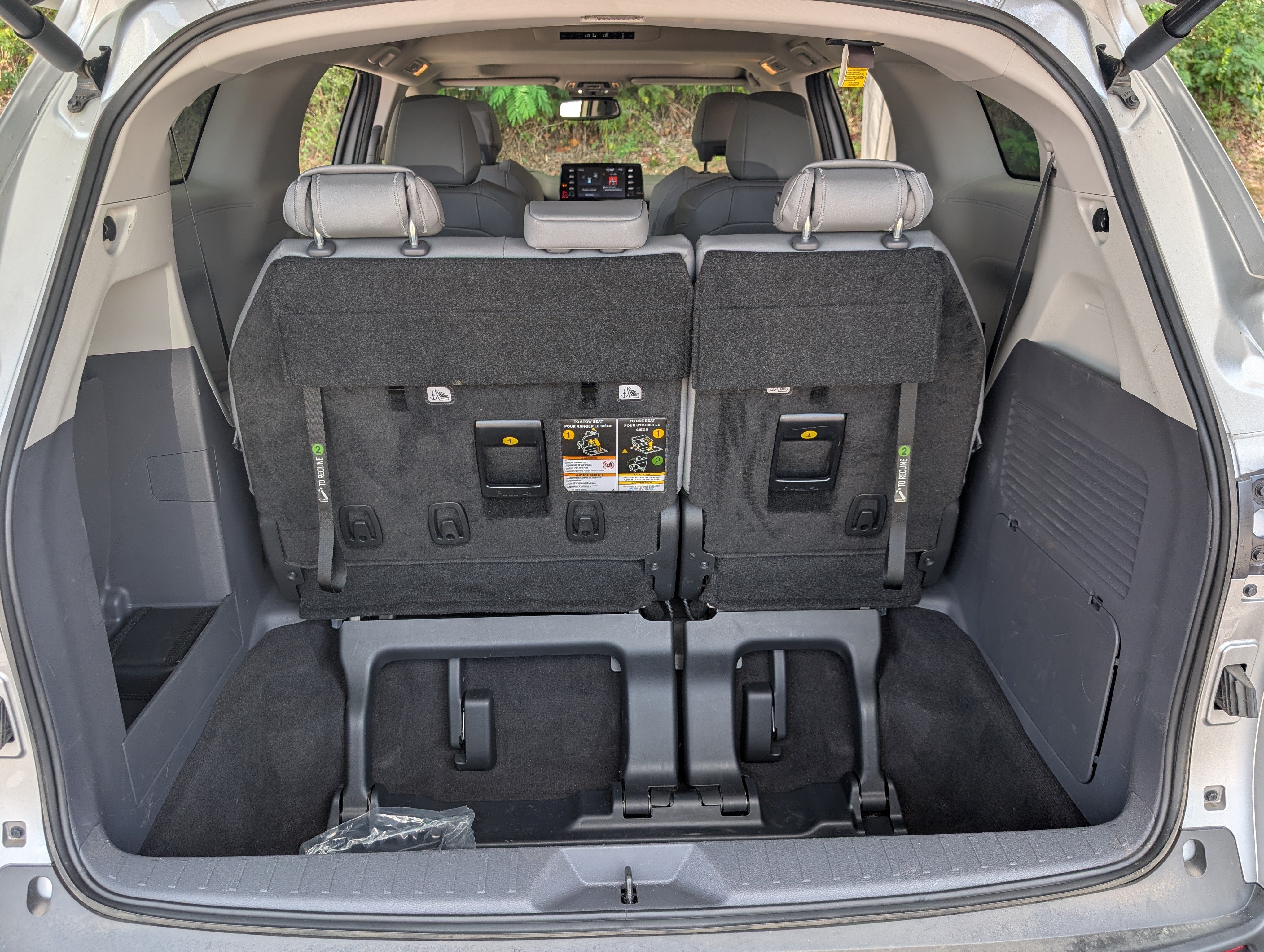 Used 2023 Toyota Sienna XLE FWD image 20
