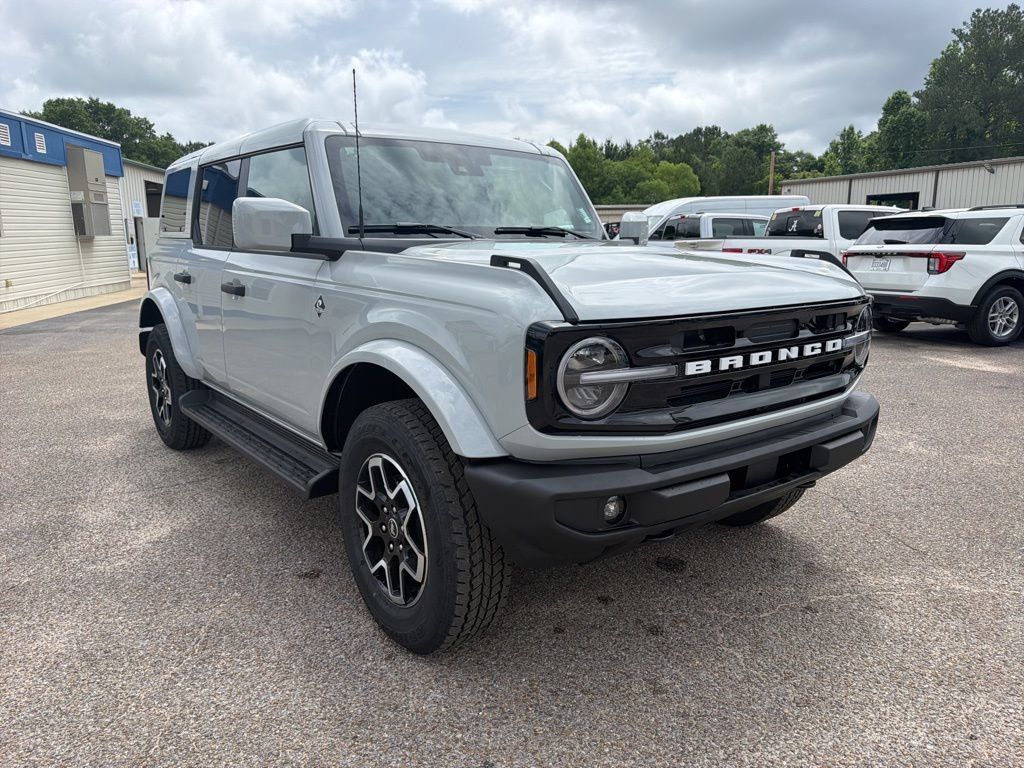 New 2026 Ford Bronco Outer Banks AWD/4WD image 4