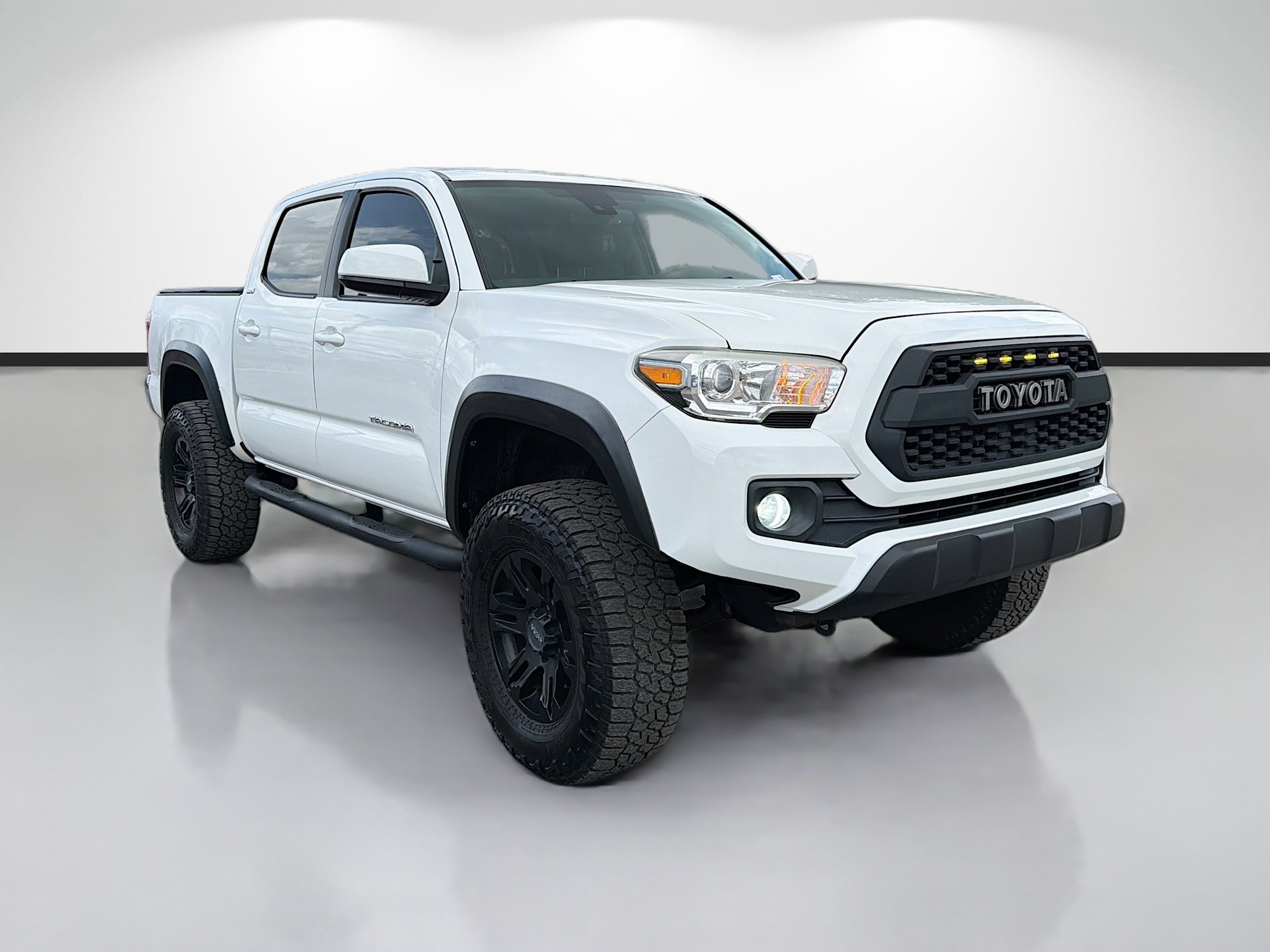 Used 2019 Toyota Tacoma SR5 RWD image 1