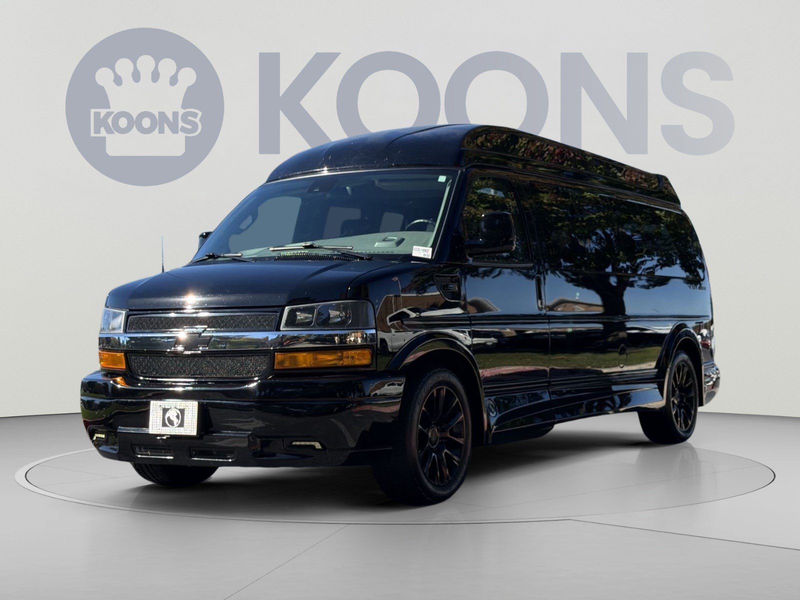 Used 2020 Chevrolet Express 2500 Extended w/ Enhanced Convenience Package RWD image 1