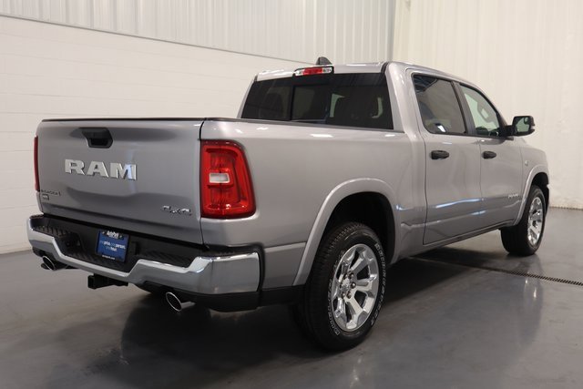 New 2026 RAM 1500 4x4 Crew Cab image 8