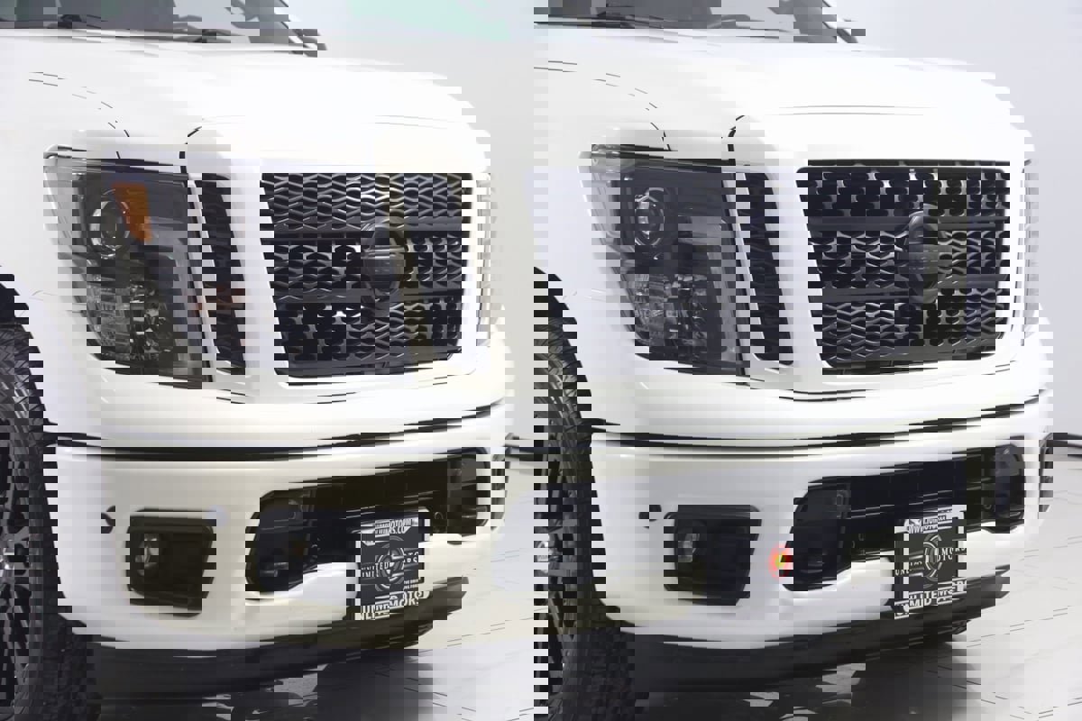 Used 2019 Nissan Titan SV w/ SV Convenience Package image 36