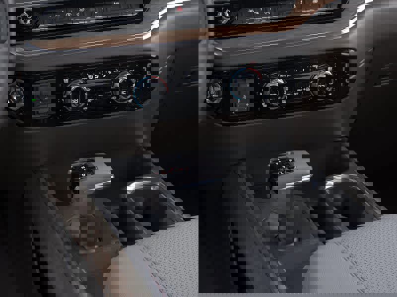 New 2026 GMC Sierra 1500 SLT image 23