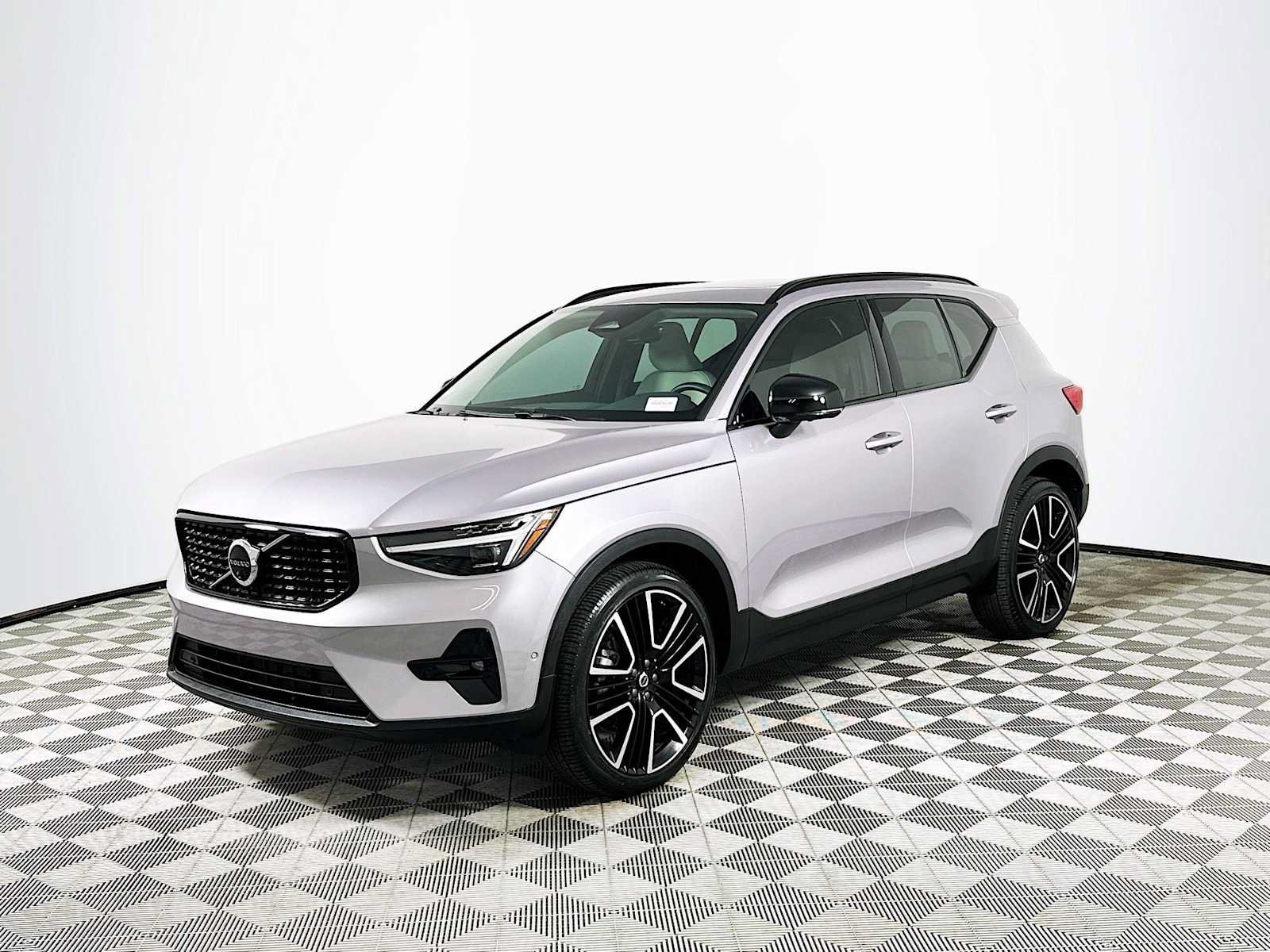 Used 2026 Volvo XC40 B5 Ultra w/ Climate Package AWD/4WD image 3