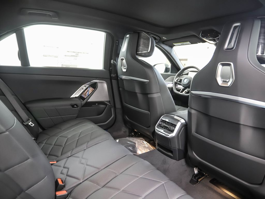 New 2025 BMW i7 xDrive60 image 26