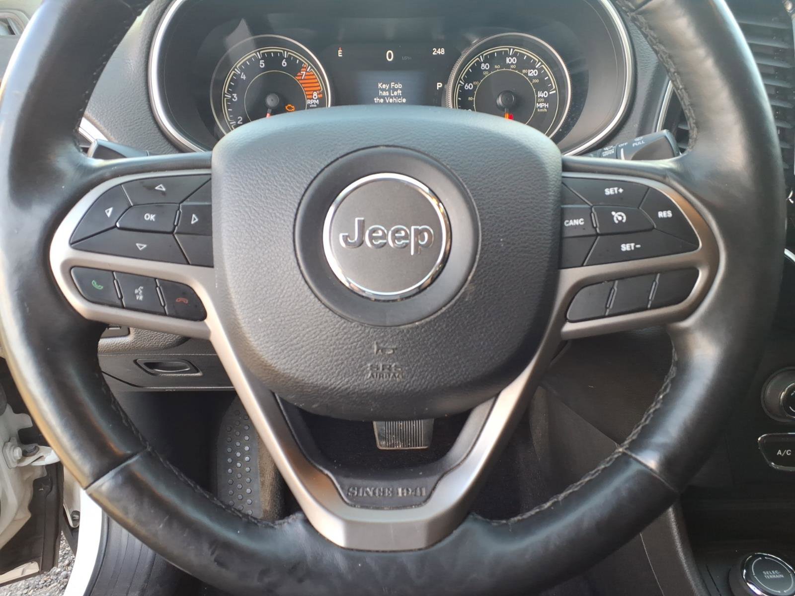 Used 2019 Jeep Cherokee Limited AWD/4WD image 16