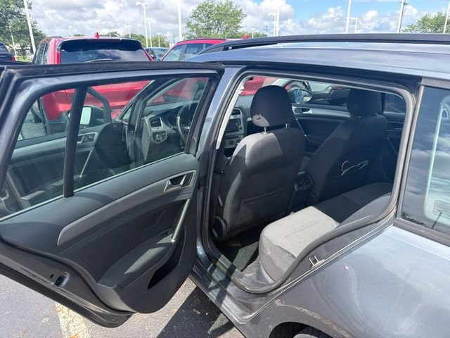 Used 2016 Volkswagen Golf S FWD image 7