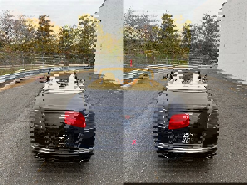 Used 2017 Bentley Continental GT image 32