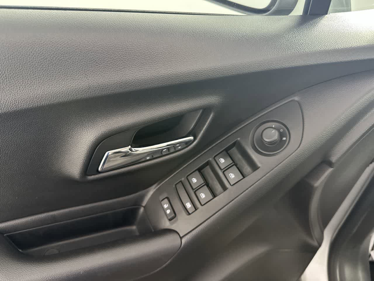 Used 2019 Chevrolet Trax LT w/ LT Convenience Package AWD/4WD image 20