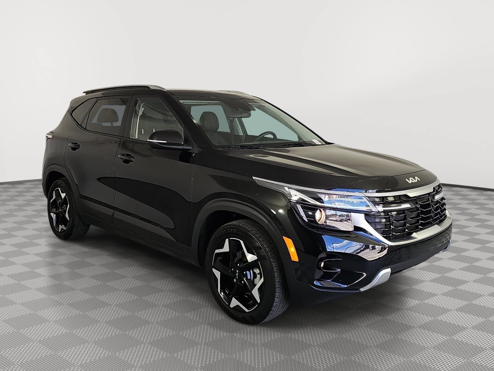 Used 2025 Kia Seltos S FWD image 2
