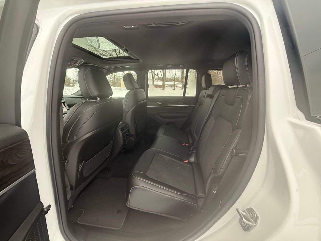 New 2026 Jeep Grand Cherokee Altitude AWD/4WD image 10