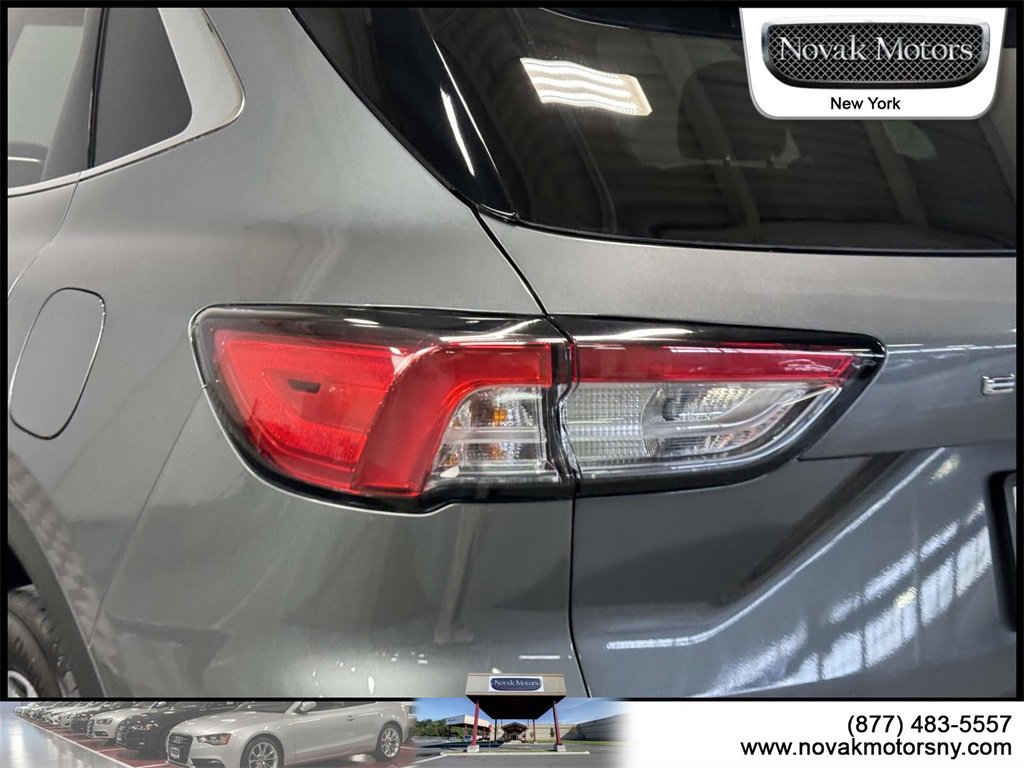 Used 2022 Ford Escape Titanium image 6