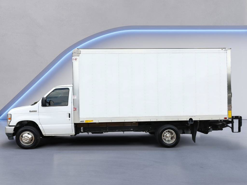 Used 2023 Ford E-450 and Econoline 450 Super Duty w/ Power Windows & Locks Group RWD image 3