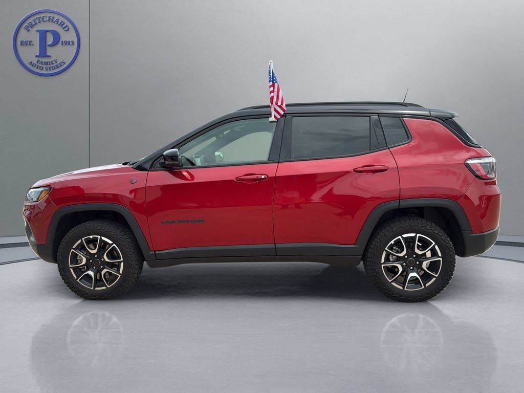 Used 2025 Jeep Compass Trailhawk AWD/4WD image 4