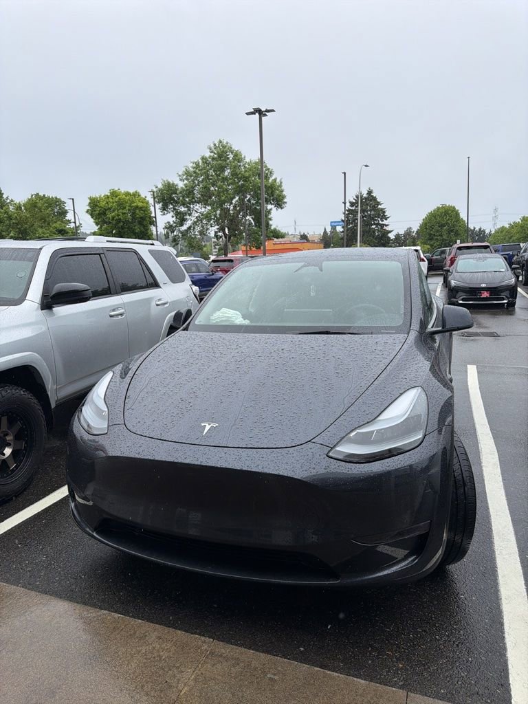 Used 2025 Tesla Model Y Long Range RWD video 1