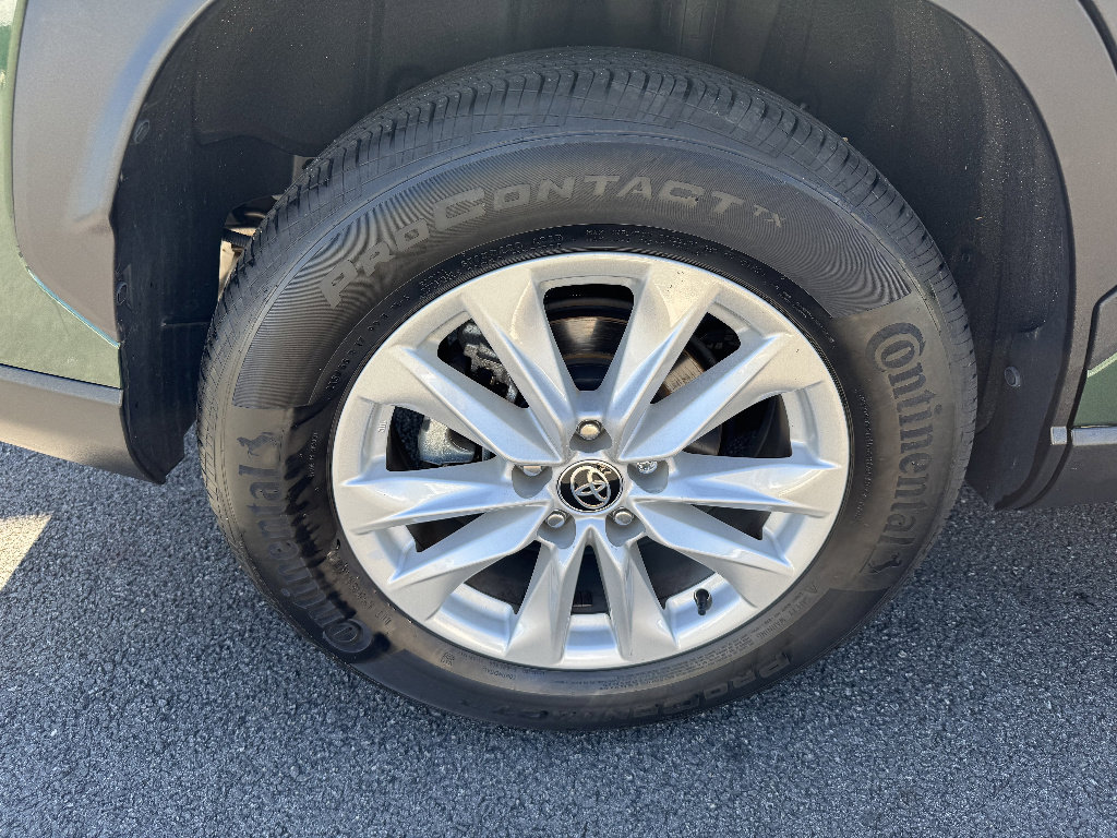 Certified 2024 Toyota Corolla Cross LE w/ Moonroof Package AWD/4WD image 25