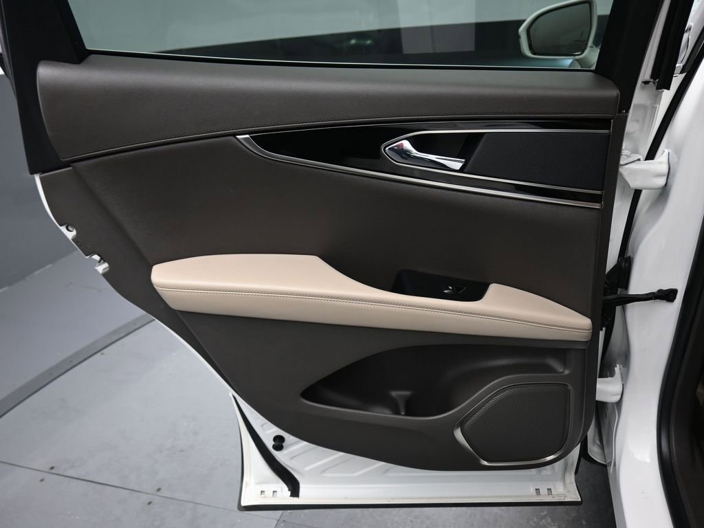 Used 2022 Lincoln Nautilus AWD w/ Premium Package image 30