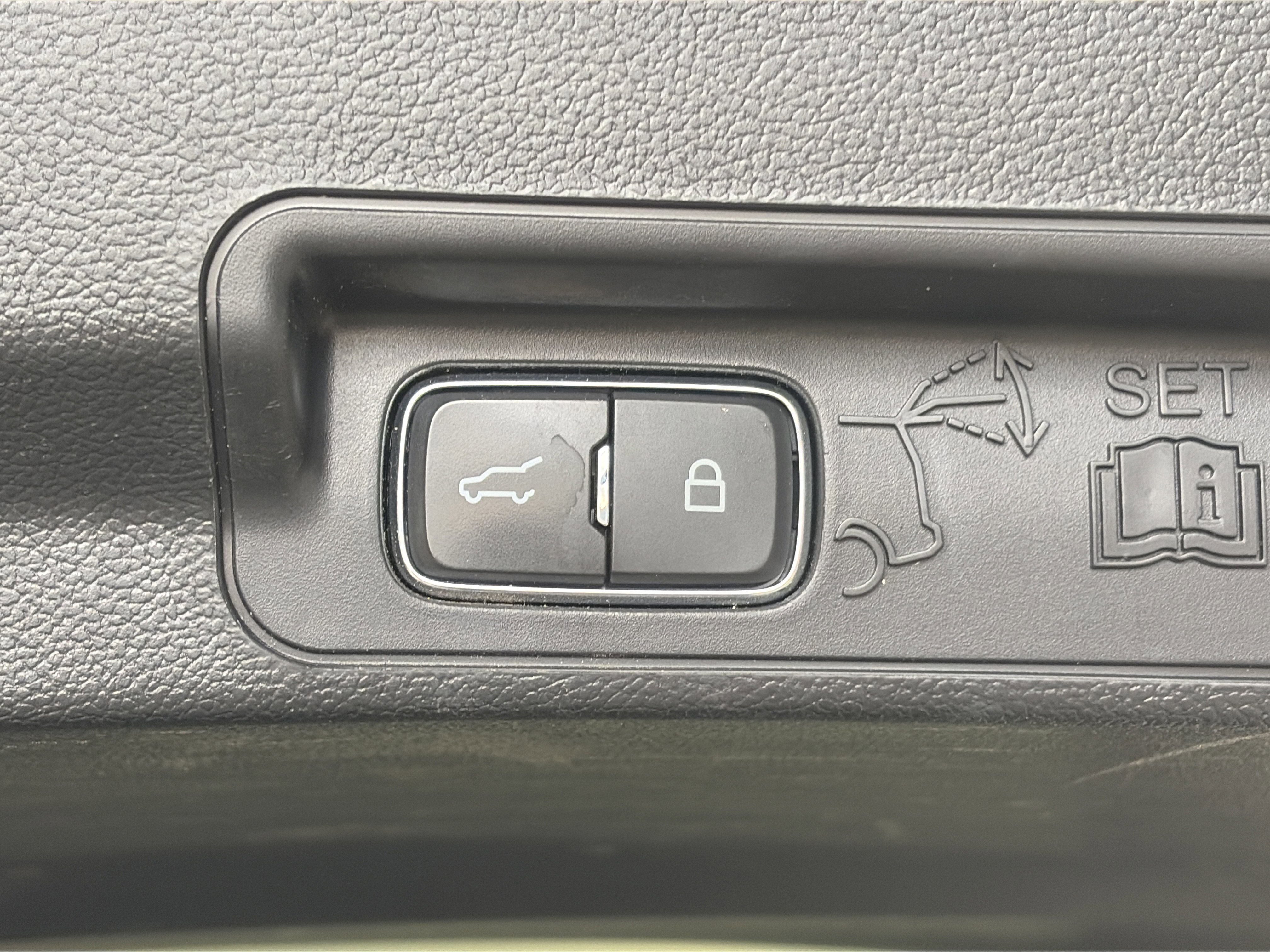 Used 2022 Ford Explorer XLT w/ Equipment Group 202A image 17