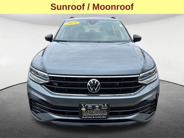 Used 2023 Volkswagen Tiguan SE R-Line AWD/4WD image 4