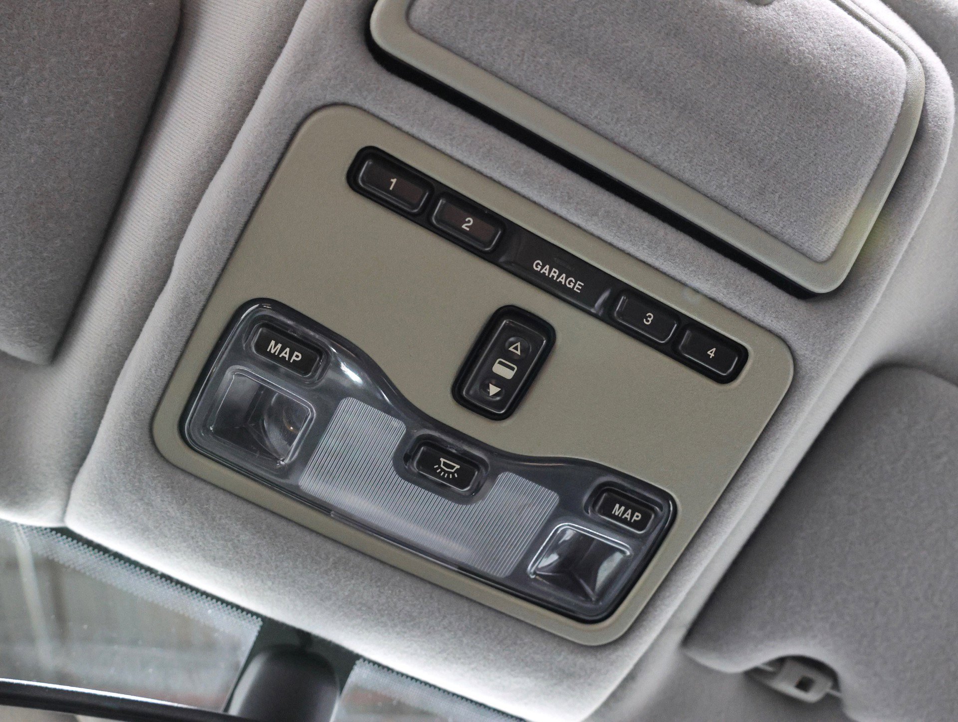 Used 1998 Jaguar XJ8 RWD image 59