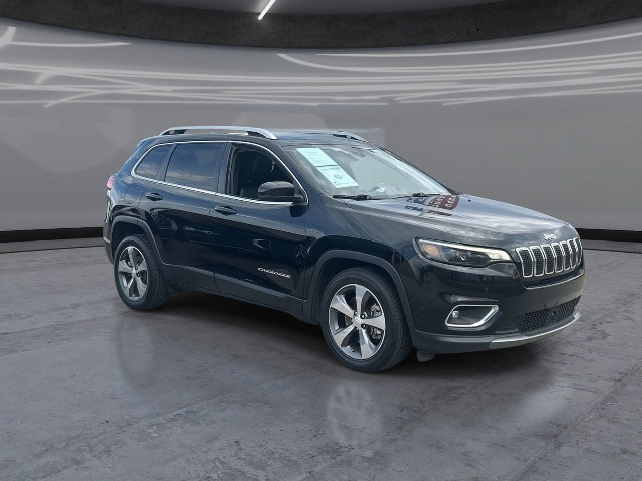Used 2019 Jeep Cherokee Limited w/ Luxury Group FWD image 2