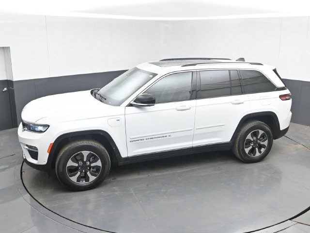 Used 2022 Jeep Grand Cherokee Limited 4xe w/ Luxury Tech Group II AWD/4WD image 36