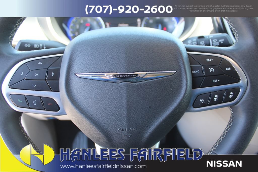 Used 2023 Chrysler Pacifica Touring-L FWD image 28