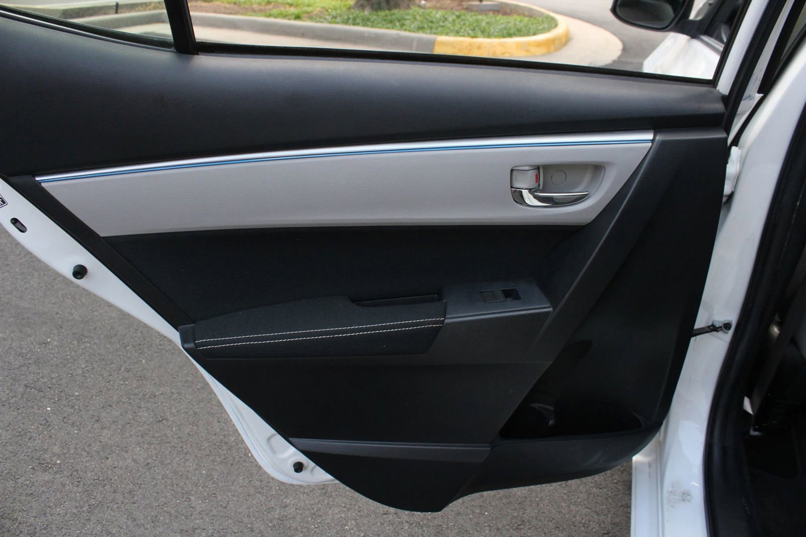 Used 2014 Toyota Corolla LE FWD image 20