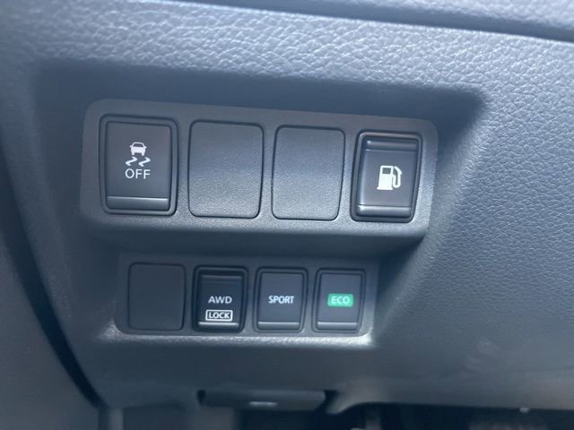 Used 2018 Nissan Rogue S image 21