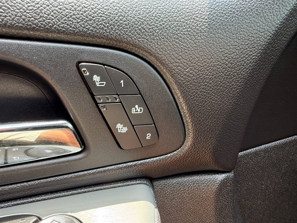 Used 2011 Chevrolet Suburban LT w/ Luxury Package AWD/4WD image 11