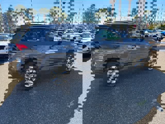 Used 2021 Toyota RAV4 XLE Premium image 7