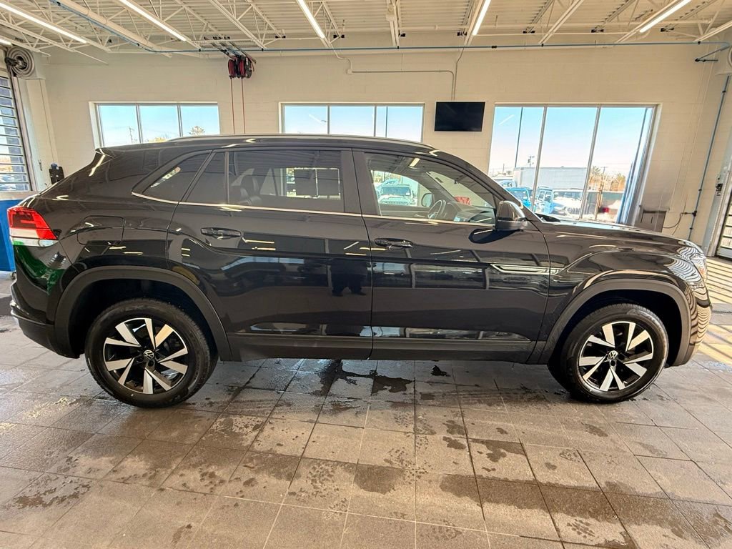 Used 2021 Volkswagen Atlas Cross Sport SE image 9