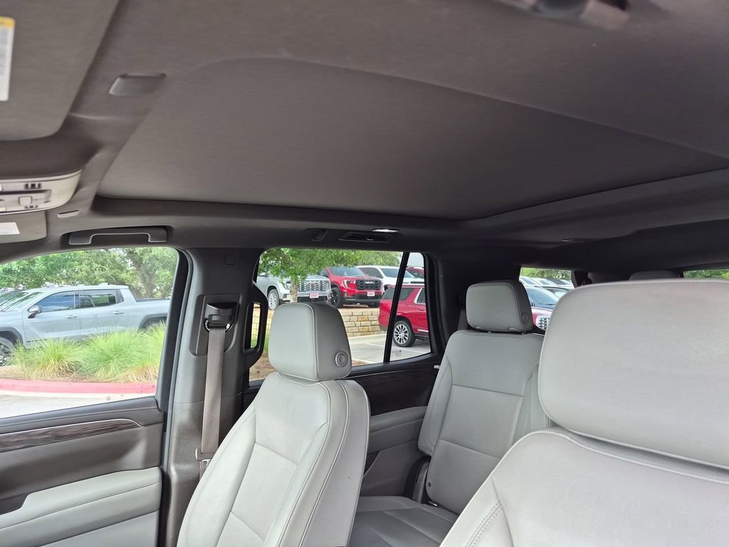 Used 2021 Chevrolet Tahoe Z71 w/ Luxury Package AWD/4WD image 32