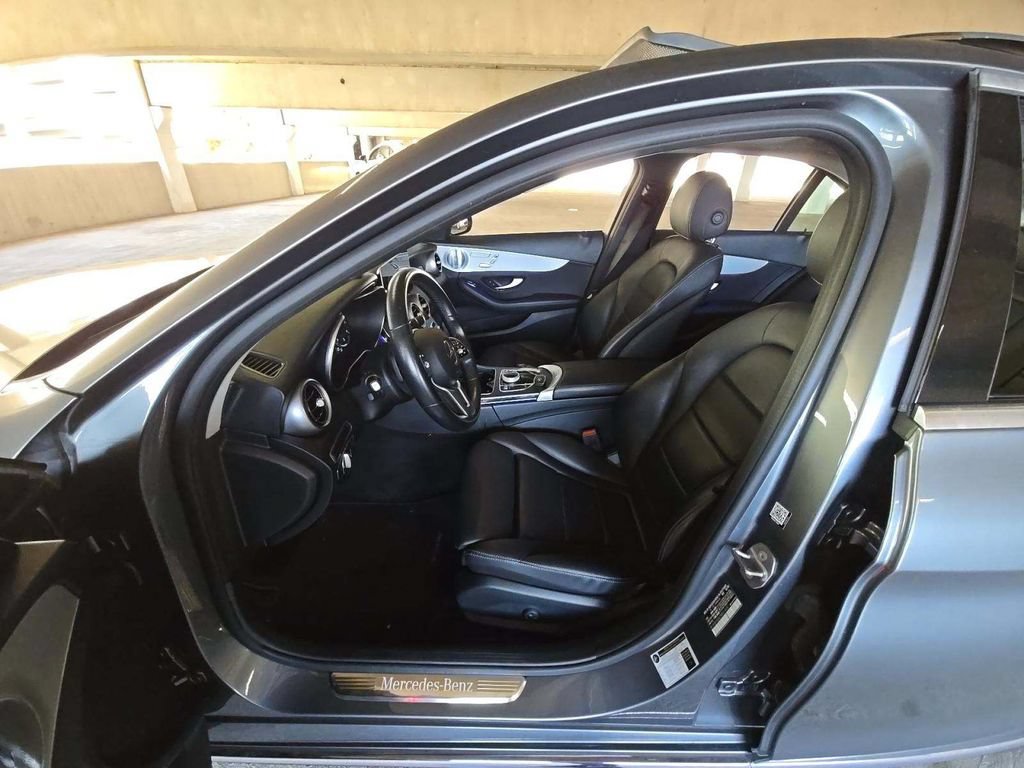 Used 2021 Mercedes-Benz C 300 Sedan image 4