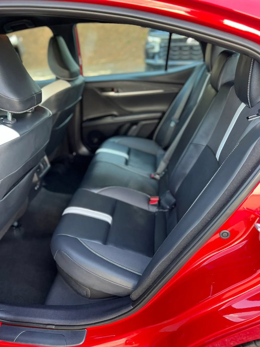 Used 2025 Toyota Camry SE FWD image 11
