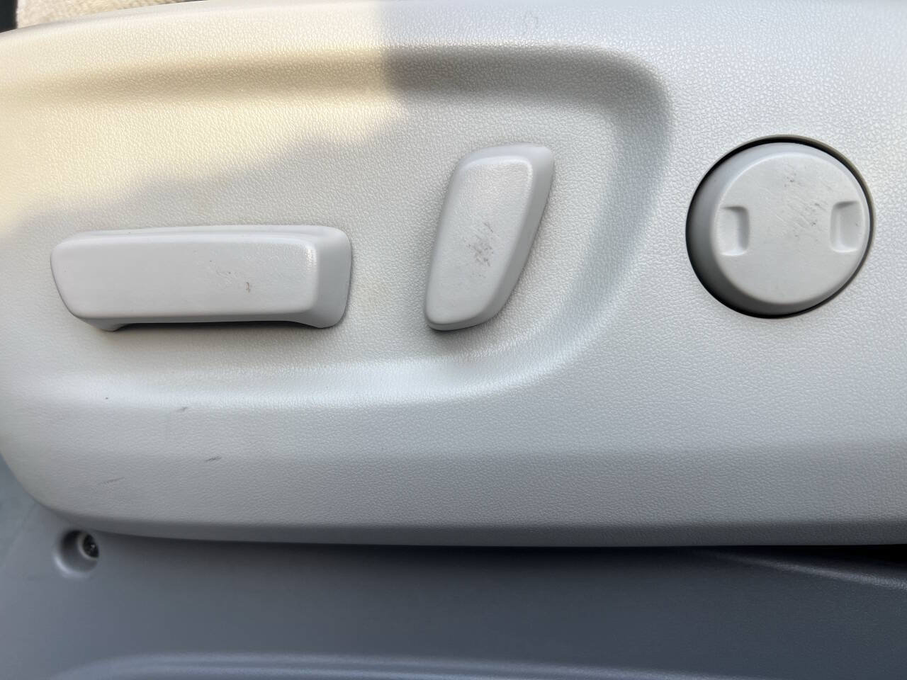 Used 2012 Toyota Sienna LE FWD image 12