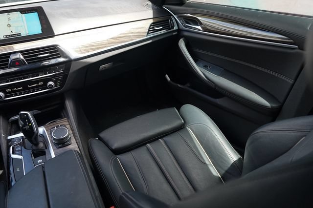 Used 2018 BMW 540i w/ M Sport Package RWD image 25