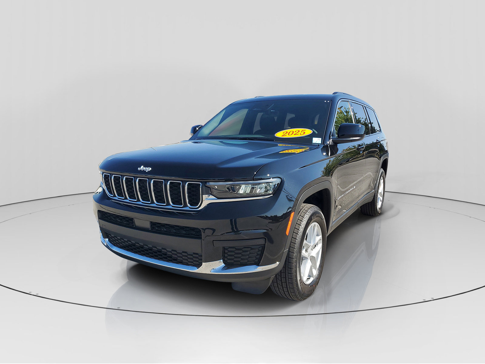 New 2025 Jeep Grand Cherokee L Laredo image 4
