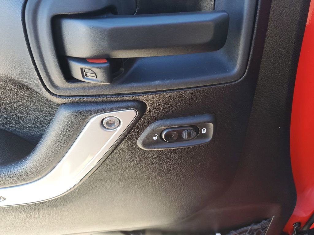 Used 2015 Jeep Wrangler Unlimited Sahara w/ Connectivity Group image 23