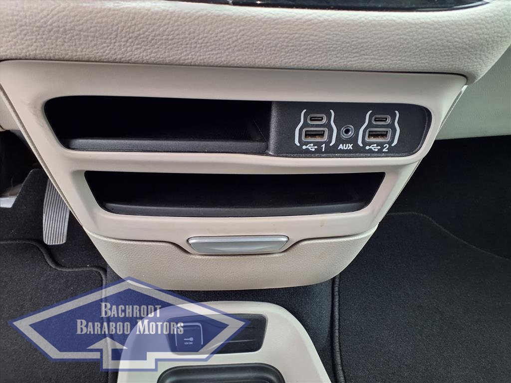 Used 2024 Chrysler Pacifica Select image 29
