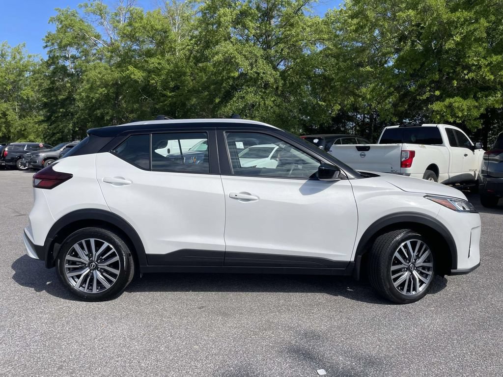 Used 2023 Nissan Kicks SV FWD image 2