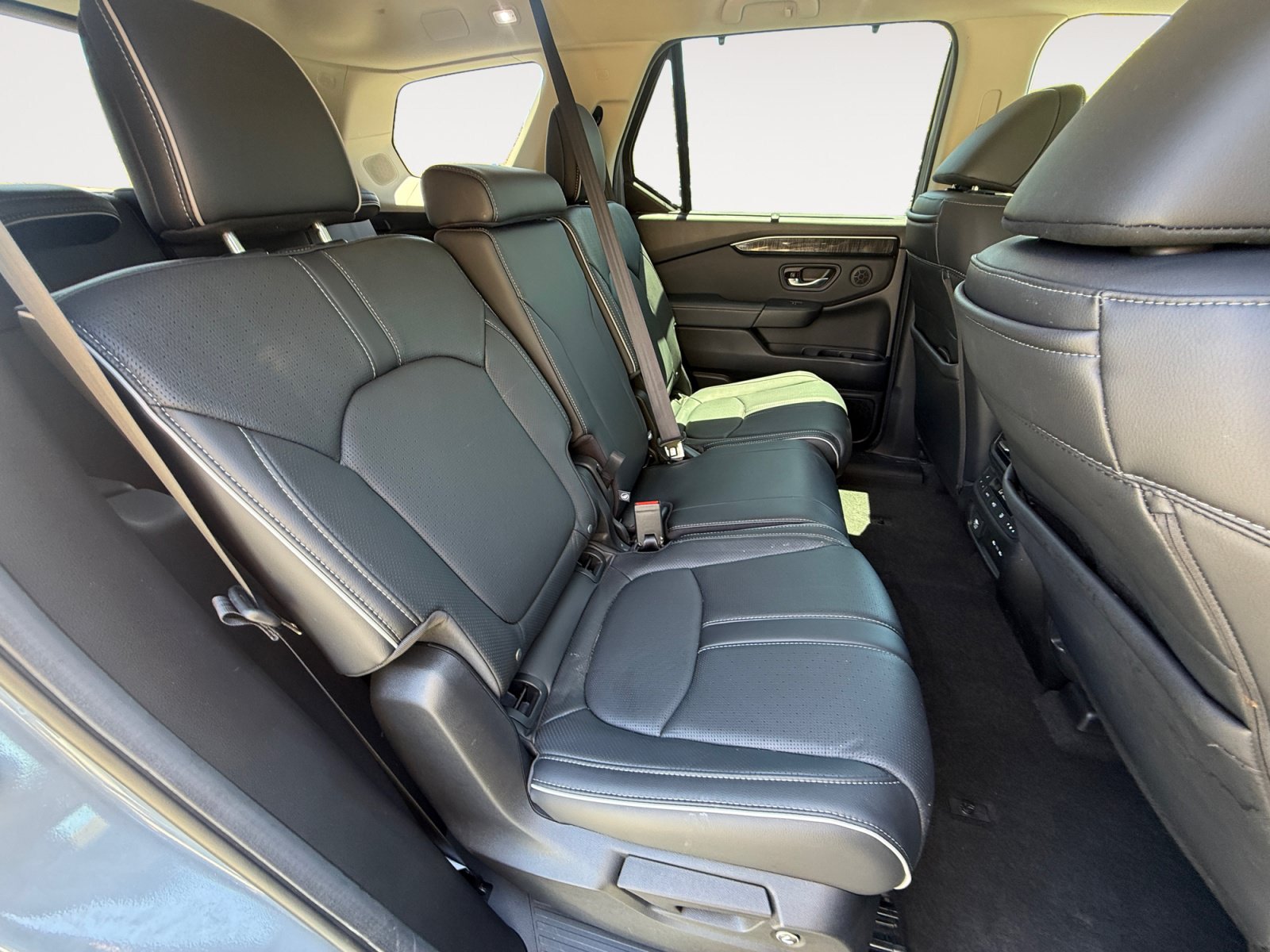 Used 2025 Honda Pilot Elite image 18