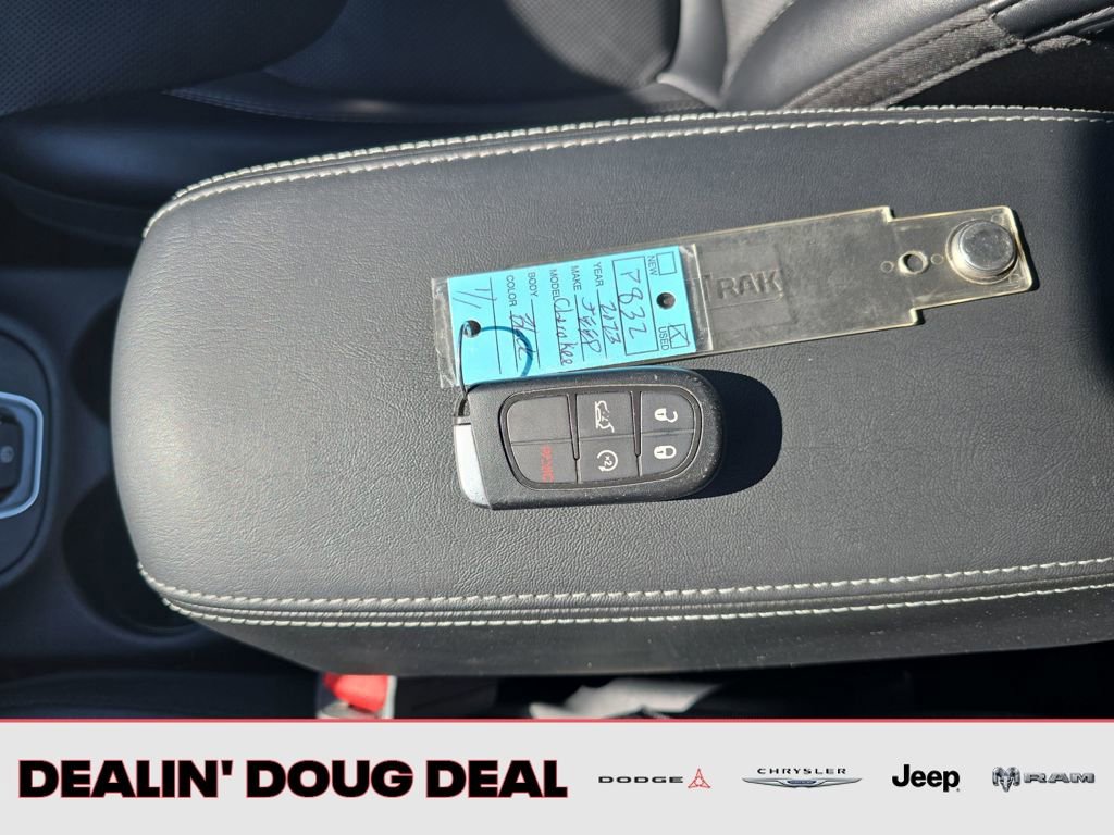 Used 2023 Jeep Cherokee Altitude Lux image 30