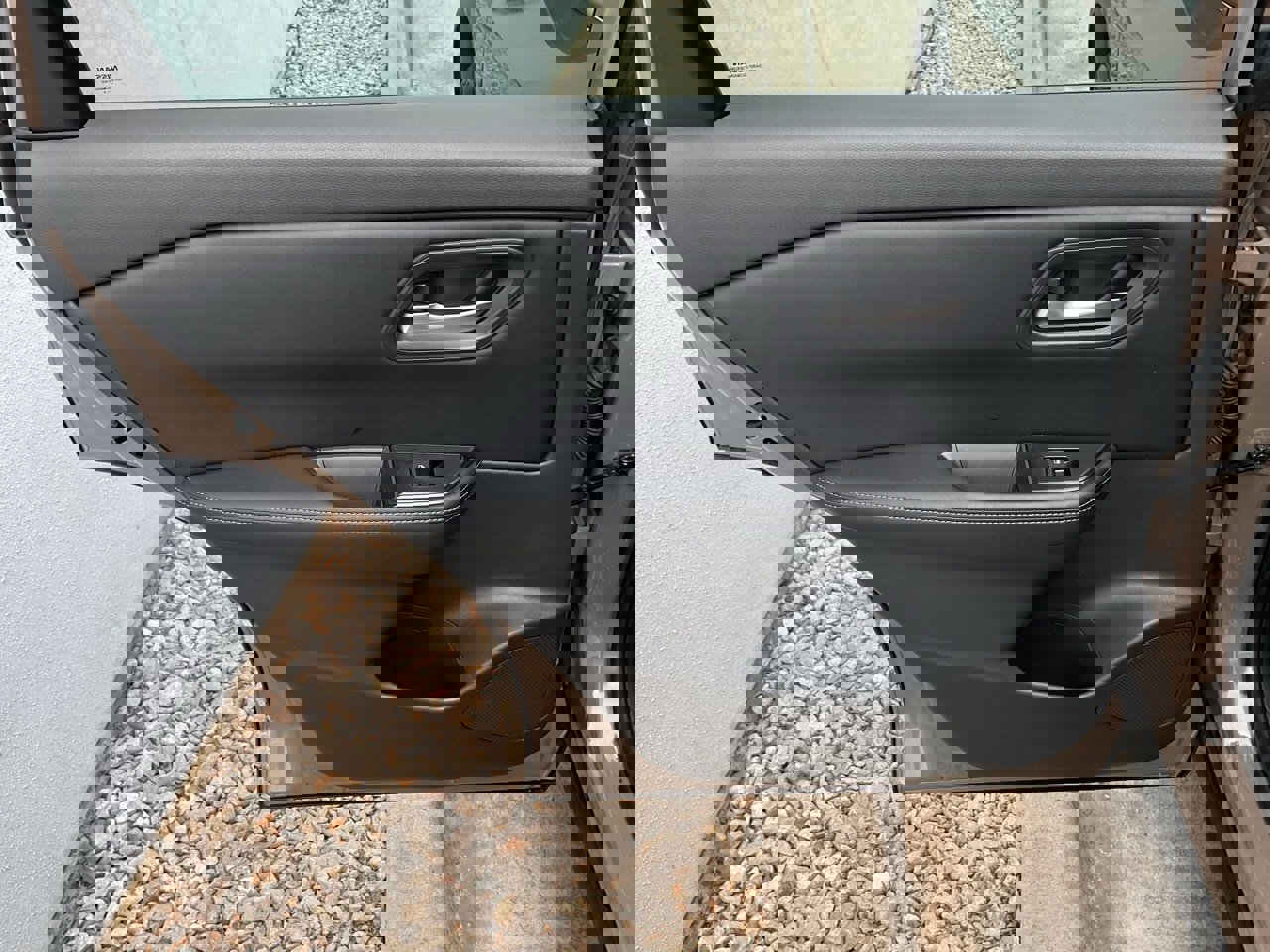 Used 2024 Nissan Rogue SV image 17