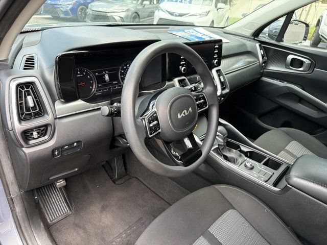 Used 2023 Kia Sorento LX FWD image 11