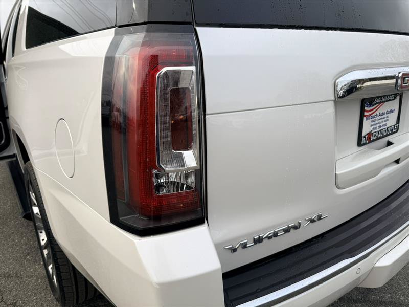 Used 2016 GMC Yukon XL Denali w/ Open Road Package AWD/4WD image 11
