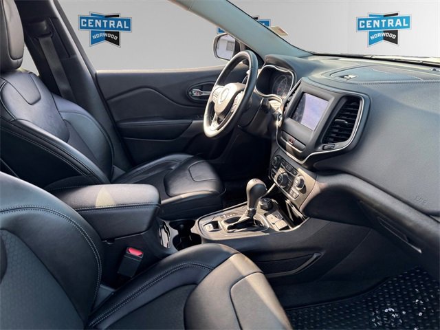 Certified 2020 Jeep Cherokee Latitude Plus w/ Cold Weather Group image 16