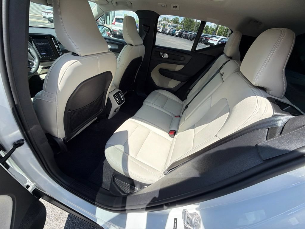 Used 2024 Volvo XC40 B5 Ultimate w/ Climate Package AWD/4WD image 5